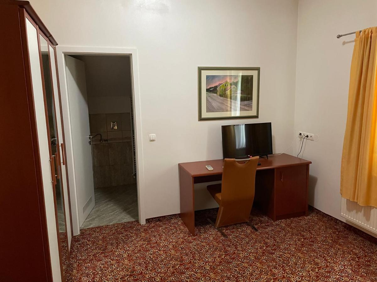 Gostisce Senica Hotel Senovo Luaran gambar